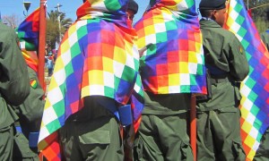 Desfile cívico-militar en Tarija, Bolivia (agosto 2011). Foto: FadoCracia.