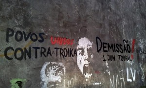 Mural en Guimarães, Portugal.  En cada calle, plaza, ciudad... Unidos. Foto: Que se lixe a Troika!