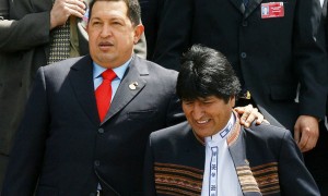 Los presidentes Hugo Chávez y Evo Morales (Octubre de 2012). Foto: ABI.