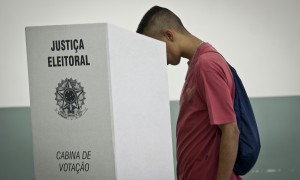 Eleitor vota em São Paulo. Foto: Agência Brasil.